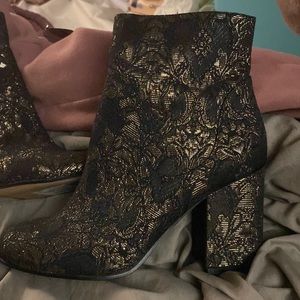 Marc Fisher Jana Floral Brocade Embroidered Ankle Boot Black Gold Women's sz6